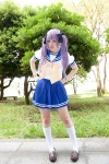 bow cosplay hairbows hiiragi_kagami hoshino_kana kneesocks lucky_star pleated_skirt purple_hair sailor_uniform school_uniform skirt twintails rating:Safe score:1 user:pixymisa