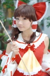 blouse cosplay detached_sleeves hairbow hakurei_reimu kishigami_hana miko skirt touhou rating:Safe score:0 user:nil!