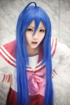 ahoge aka_(morimori) blue_hair cosplay izumi_konata lucky_star pleated_skirt sailor_uniform school_uniform skirt rating:Safe score:1 user:nil!