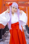 cocoa cosplay hairbows hakama hiiragi_kagami kimono lucky_star miko purple_hair twintails rating:Safe score:0 user:nil!