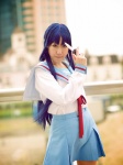 asakura_ryouko blue_hair cosplay pleated_skirt sailor_uniform school_uniform skirt suzumiya_haruhi_no_yuuutsu uzuki rating:Safe score:0 user:pixymisa