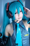 aqua_hair blouse blue_eyes cosplay dai detached_sleeves hatsune_miku headset twintails vocaloid rating:Safe score:1 user:pixymisa