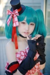 armband blouse bow choker cosplay elbow_gloves fingerless_gloves gloves green_hair kujyou_konegi macross macross_frontier miniskirt ranka_lee red_eyes skirt top_hat twintails rating:Safe score:1 user:pixymisa