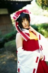 blouse cosplay detached_sleeves hairbow hakurei_reimu matsunaga_ayaka miko skirt touhou rating:Safe score:0 user:nil!