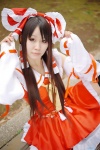 blouse cosplay detached_sleeves hairbow hakurei_reimu miko nanao pleated_skirt skirt touhou rating:Safe score:0 user:nil!