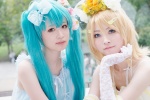 aqua_hair cosplay elbow_gloves flowers gloves hairbow hair_clips hatsune_miku headdress kagamine_rin kii_anzu lingerie necklace nepachi twintails vocaloid rating:Safe score:0 user:pixymisa