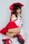 ass cosplay croptop detached_sleeves hairbow hakurei_reimu lenfried miko pleated_skirt skirt thighhighs touhou rating:Questionable score:6 user:nil!