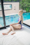 ahoge barefoot blonde_hair cosplay fate/series fate/stay_night king~earth~ mike one-piece_swimsuit ponytail pool saber swimsuit rating:Safe score:1 user:nil!