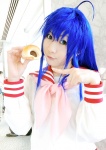 ahoge blue_hair chocolate_cornet cosplay izumi_konata kochou_ran lucky_star sailor_uniform school_uniform rating:Safe score:0 user:nil!