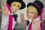 blonde_hair blouse bowtie cosplay crossplay gingamu holding_hands kagamine_len kagamine_rin ribbon shorts suspenders top_hat uu vocaloid rating:Safe score:1 user:pixymisa