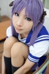 cosplay hairbows hiiragi_kagami kanda_midori kneesocks lucky_star pleated_skirt purple_hair sailor_uniform school_uniform skirt twintails rating:Safe score:0 user:xkaras