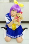 cosplay hairbow hiiragi_tsukasa ien_yui kneesocks lucky_star miniskirt pleated_skirt purple_hair sailor_uniform school_uniform skirt stuffed_animal teddy_bear rating:Safe score:0 user:nil!