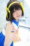 cheerleader cosplay hairband hair_ribbons miniskirt namada pleated_skirt skirt suzumiya_haruhi suzumiya_haruhi_no_yuuutsu tank_top rating:Safe score:0 user:nil!