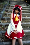 blouse cosplay detached_sleeves hairbow hakurei_reimu matsunaga_ayaka miko skirt touhou rating:Safe score:1 user:nil!