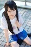 akiyama_mio cosplay kii_anzu kneehighs k-on! pleated_skirt skirt tshirt rating:Safe score:0 user:nil!