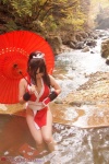 cleavage cosplay fan gauntlets hairbow kimono king_of_fighters kunoichi saku shiranui_mai umbrella wet rating:Safe score:2 user:nil!