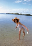 beach camisole cleavage hasegawa_emi ocean shorts straw_hat wet rating:Safe score:1 user:nil!