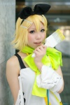 blonde_hair blouse blue_eyes bow cosplay hairbow hair_clips kagamine_rin mizusa paintbrush vocaloid rating:Safe score:1 user:pixymisa