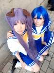 aka_(morimori) blue_hair cosplay hairbows hiiragi_kagami izumi_konata kneesocks lucky_star miyabi pleated_skirt purple_hair sailor_uniform school_uniform skirt twintails rating:Safe score:0 user:nil!