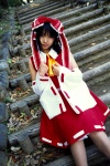 blouse cosplay detached_sleeves hairbow hakurei_reimu matsunaga_ayaka miko skirt touhou rating:Safe score:1 user:nil!