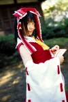 blouse cosplay detached_sleeves hairbow hakurei_reimu matsunaga_ayaka miko skirt touhou rating:Safe score:0 user:nil!