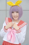 cosplay hairbow hiiragi_tsukasa hoshino_kana lucky_star pleated_skirt purple_hair sailor_uniform school_uniform skirt rating:Safe score:0 user:nil!