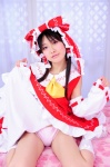 cosplay hairbow hakurei_reimu hanausagi_manyu jumper miko panties socks touhou rating:Safe score:0 user:LittleSweetLoli