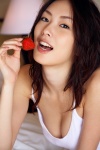 bed cleavage daylight nagasawa_nao slip strawberry rating:Safe score:2 user:nil!