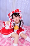 cosplay hairbow hakurei_reimu hanausagi_manyu jumper miko socks touhou rating:Safe score:0 user:LittleSweetLoli