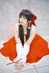 blouse cosplay detached_sleeves hairbow hakurei_reimu miko skirt touhou tsugu rating:Safe score:0 user:nil!