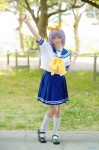 cosplay hairbow hiiragi_tsukasa kneesocks lucky_star pleated_skirt saeki_sae sailor_uniform school_uniform skirt rating:Safe score:1 user:nil!