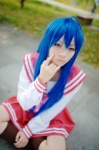 ahoge aka_(morimori) blue_hair cosplay izumi_konata kneesocks lucky_star pleated_skirt sailor_uniform school_uniform skirt rating:Safe score:0 user:nil!