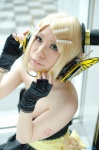 blonde_hair choker cosplay dress fingerless_gloves gloves hair_clips headset kagamine_rin magnet_(vocaloid) natsuo top_hat vocaloid rating:Safe score:0 user:nil!