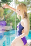 ahoge blonde_hair cosplay fate/series fate/stay_night king~earth~ mike one-piece_swimsuit ponytail pool saber swimsuit rating:Safe score:2 user:nil!