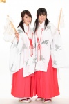 hakama inase_miki kimono miko ponytail tani_momoko twintails rating:Safe score:0 user:nil!