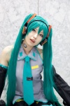 aqua_hair beng cosplay default_costume detached_sleeves hatsune_miku headset pleated_skirt skirt tie twintails vocaloid rating:Safe score:0 user:pixymisa