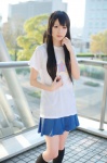 akiyama_mio cosplay kii_anzu kneehighs k-on! pleated_skirt skirt tshirt rating:Safe score:1 user:nil!