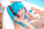 aqua_hair bikini cosplay hatsune_miku headset mashiro_yuki pool project_diva swimsuit twintails vocaloid rating:Safe score:0 user:nil!