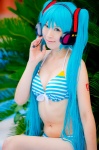 aqua_hair bikini cleavage cosplay hatsune_miku headset mashiro_yuki pool project_diva swimsuit twintails vocaloid wet rating:Safe score:0 user:nil!