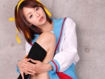 blouse cosplay hair_ribbons hirano_aya ribbons sailor_uniform school_uniform shirt skirt socks suzumiya_haruhi suzumiya_haruhi_no_yuuutsu rating:Safe score:6 user:msgundam2