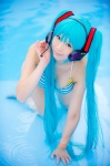 aqua_hair bikini cosplay hatsune_miku headset mashiro_yuki pool project_diva swimsuit twintails vocaloid wet rating:Safe score:0 user:nil!