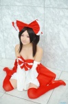 cosplay detached_sleeves dress hairbow hakurei_reimu kishigami_hana miko thighhighs touhou zettai_ryouiki rating:Safe score:2 user:nil!