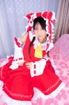 cosplay hairbow hakurei_reimu hanausagi_manyu jumper miko touhou rating:Safe score:0 user:LittleSweetLoli