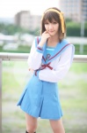 cosplay hairband hair_ribbons kuuya pleated_skirt sailor_uniform school_uniform skirt suzumiya_haruhi suzumiya_haruhi_no_yuuutsu rating:Safe score:1 user:nil!