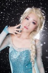 blonde_hair blue_eyes cosplay dress elsa frozen tomiaaaaaaa rating:Safe score:2 user:DarkSSA