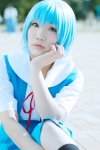 ayanami_rei blouse blue_hair cosplay jumper kneesocks nagatsuki neon_genesis_evangelion red_eyes ribbon_tie rating:Safe score:0 user:pixymisa