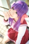 cosplay hiiragi_kagami kanozaki_shino lucky_star purple_hair sailor_uniform school_uniform socks twintails rating:Safe score:0 user:nil!