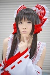 blouse cosplay croptop detached_sleeves hairbow hakurei_reimu miko miniskirt popuri skirt touhou rating:Safe score:0 user:nil!