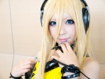 blonde_hair blue_eyes choker cosplay headphones lily_(vocaloid) mizuno overcoat vocaloid rating:Safe score:0 user:pixymisa