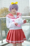 aka_(morimori) cosplay hairband hiiragi_tsukasa lucky_star pleated_skirt purple_hair sailor_uniform school_uniform skirt stuffed_animal rating:Safe score:0 user:nil!